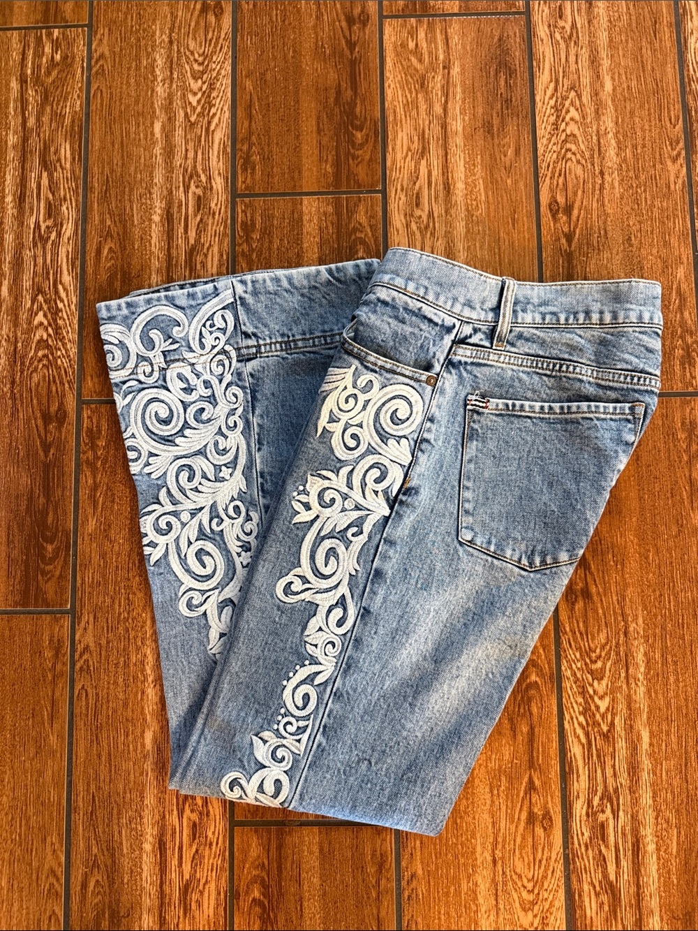 Alice + Olivia cropped Bootcut Embroidered Women’s Jeans - Picture 4 of 6